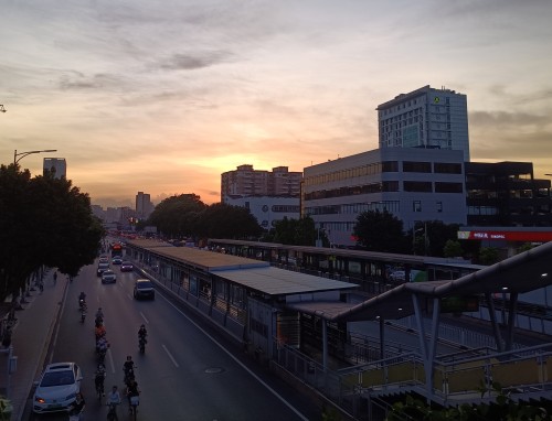 2023经典伤感句子大全带图片90句